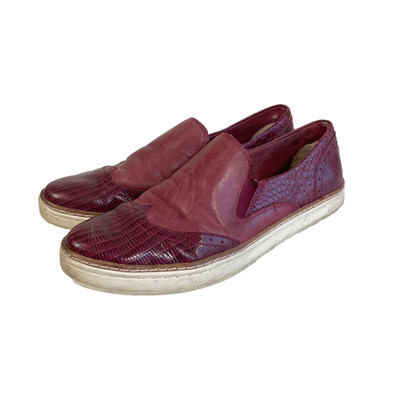 UGG Australia Hadria Croc Embossed Red Leather Loafers Women s Size 7 Slip On