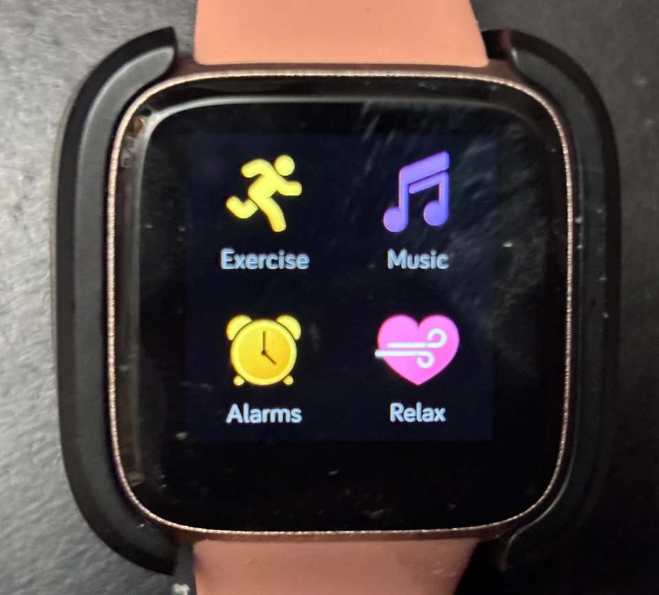 Фитнес-умные часы Fitbit Versa — персиковые/розовое золото алюминий FB504 - Изображение 4 из 4