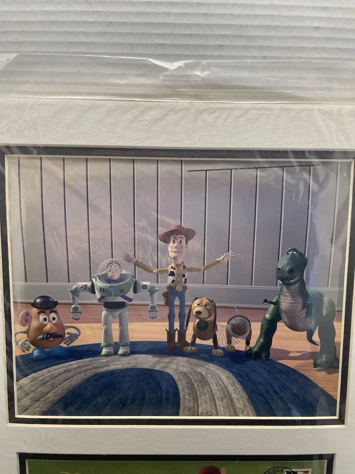 Arte e envelope de selo Disney Toy Story USPS Woody Buzz Rex Slinky Dog KG JD - Imagem 2 de 4