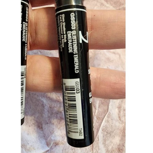 2 NYX Glam Shadow Stick Glistening Emerald GSS03 Eyeshadow NEW - Picture 3 of 5
