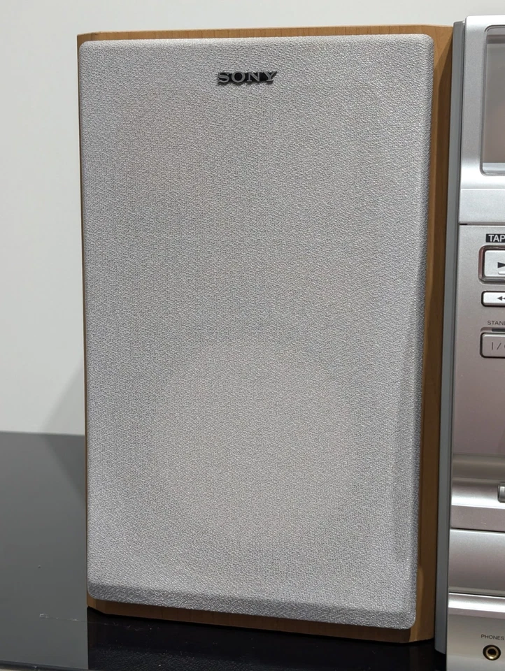 Sony CMT-CP300 Micro Hi-Fi Component Stereo System CD Player/ Cassette Tape Deck - Image 4 of 4