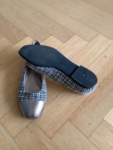 Tamaris Ballerina, Gr. 37, Material: Bouclé/gold, antirutsch,wie neu-1x getragen - Bild 4 von 4