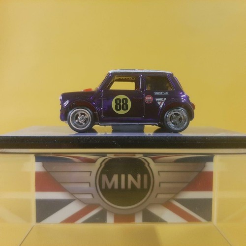 (WANGSTAR) Hot Wheels MORRIS MINI Custom CHROME PURPLE Real Riders LIMITED +case - Picture 3 of 12