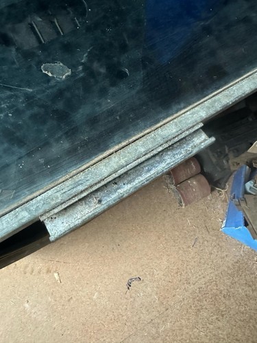 LX UC TORANA HATCHBACK WINDOW CHANNEL GLASS TRACK DRIVERS SIDE FRONT DOOR HATCH - Picture 4 of 5