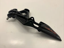 ♻️ Ktm 125 Duke Abs E5 2021 - 2023 Front Left Side Footrest Hanger ♻️