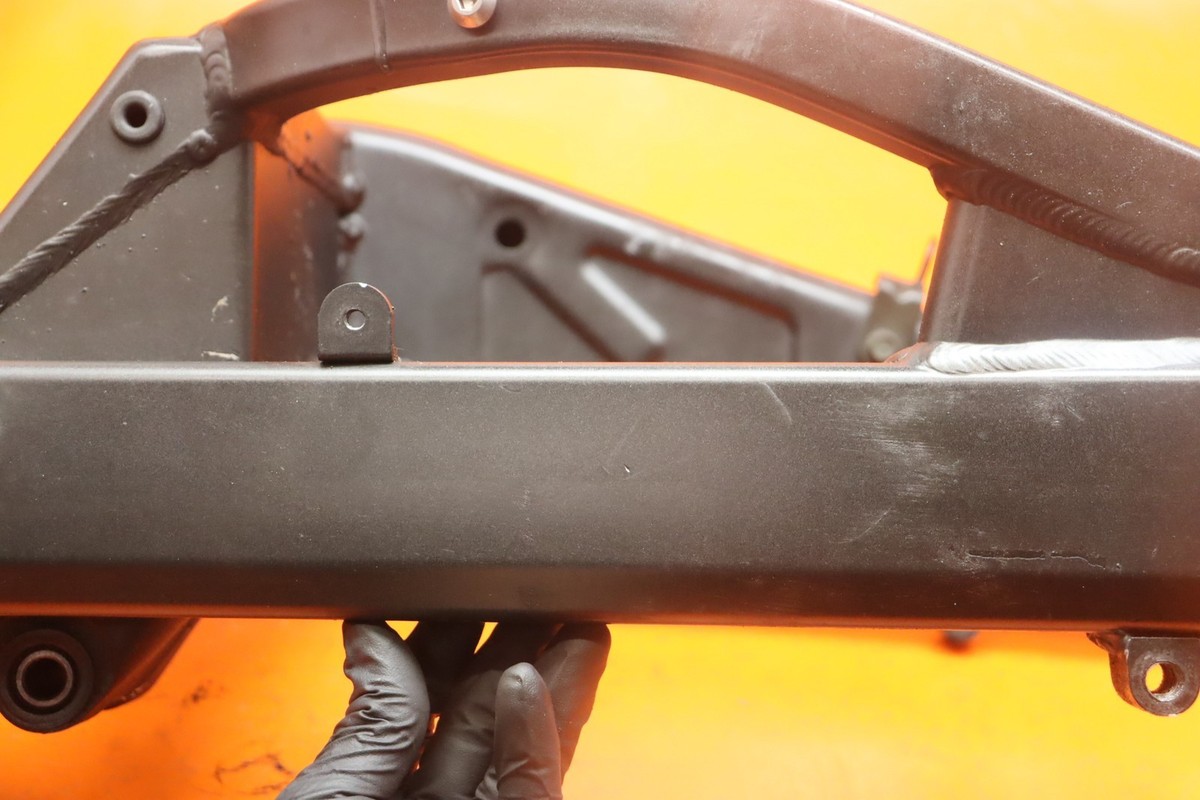 2004 Kawasaki Ninja Zx10 ZX 10 Zx10r Swingarm Rear
