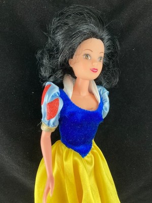 Vintage Puppe Simba Toys Disney SCHNEEWITTCHEN 12'' komplettes Outfit grüne Augen fleckige Lippe