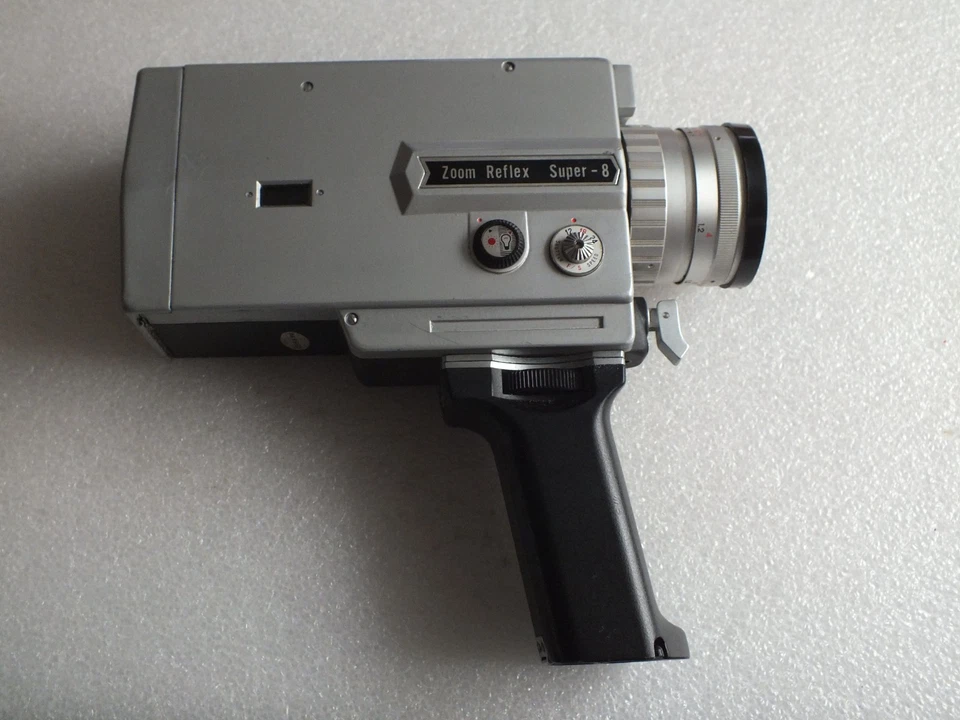 Kamera Super 8 Filmformat - UNIVERSA 4000 SL - ZOOM REFLEX mit Tasche. - Bild 2 von 4