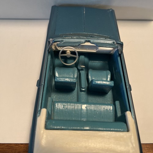 1964 Oldsmobile Cutlass Convertible Plastic Promo Model 1/25 Scale Blue - Picture 10 of 11