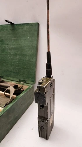 RV-2/400 MILITARY RADIO STATION freq. 47Mhz to 56.975 Mhz (surplus, no WW2)