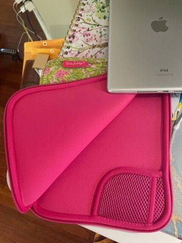 New Lilly Pulitzer 10'-inch Tablet Sleeve - Fits Apple and Samsung - Picture 2 of 7