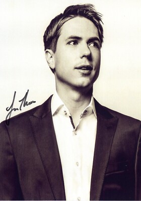THE INBETWEENERS & FRESH MEAT: JOE THOMAS SIGNED 8x6 PORTRAIT PROMO/PHOTO+COA