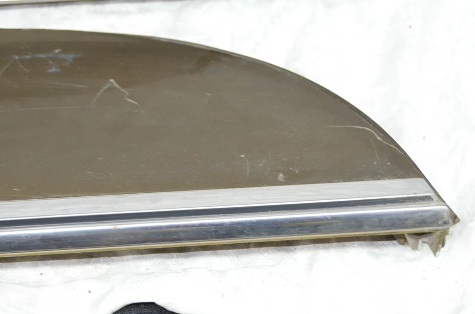 Saia Pontiac LeMans Luxo Vagão Tempestade Fender Verde/Marrom 1970-1972 - Imagem 4 de 4