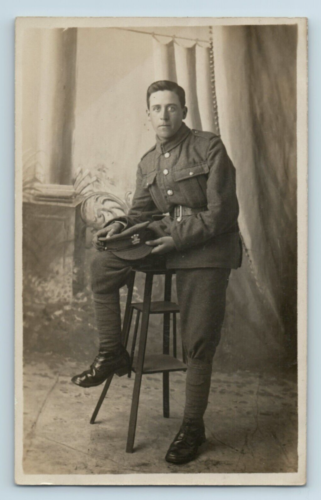 Carte postale photo réelle de la Première Guerre mondiale, soldat irlandais du Leinster Regiment, Royal Canadians, r1 - Photo 1 sur 3
