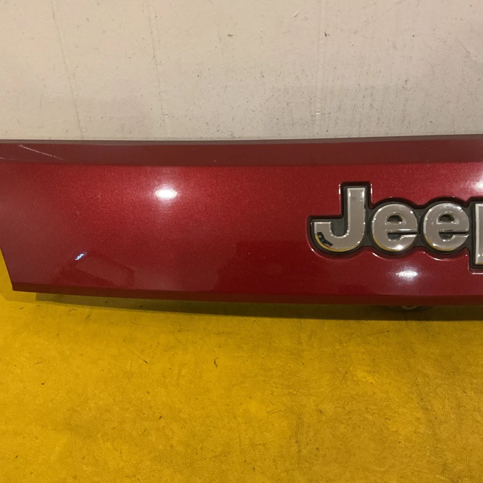 Jeep Compass 2017-2024 puerta trasera panel de acabado moldeado con cámara + emblema OEM Foto 3 de 4