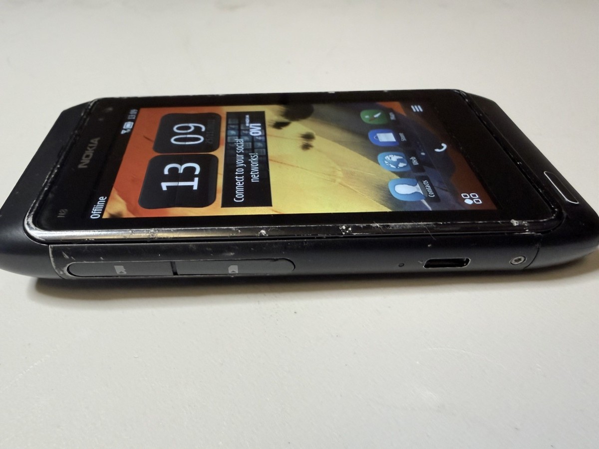 Nokia N8 16GB Carl Zeiss 12MP Camera Classic Symbian Smartphone