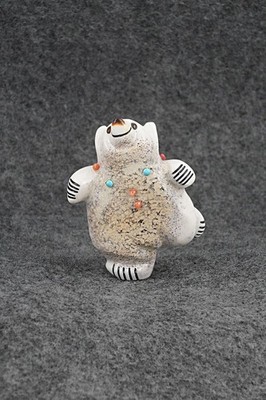 Bear Zuni Fetish Carving - Claudia Peina