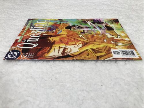 DC Comics- The Question (2004 2nd Series)- Issue 2- FN Condition- 2004 - Picture 3 of 7