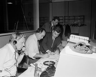 CHRIS KRAFT MONITORS RECOVERY OPERATIONS FOR GEMINI 6A 8X10 NASA PHOTO AA-589