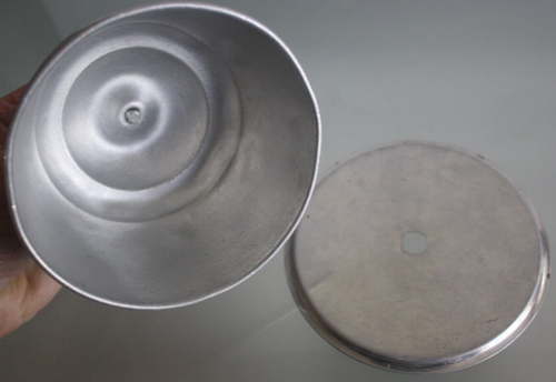 Plato de mantequilla de aluminio vintage grabado laterales florales plateado comedor cocina - Imagen 3 de 4