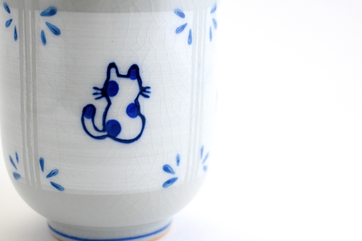 Japanese Handmade Yunomi Tea Cup White Blue Cat Crackle Glaze