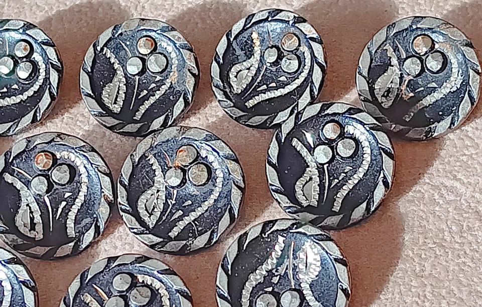 13 Matching Antique Pewter Picture Buttons Etched FLOWER DESIGN Metal shanks Lot - Image 4 of 4