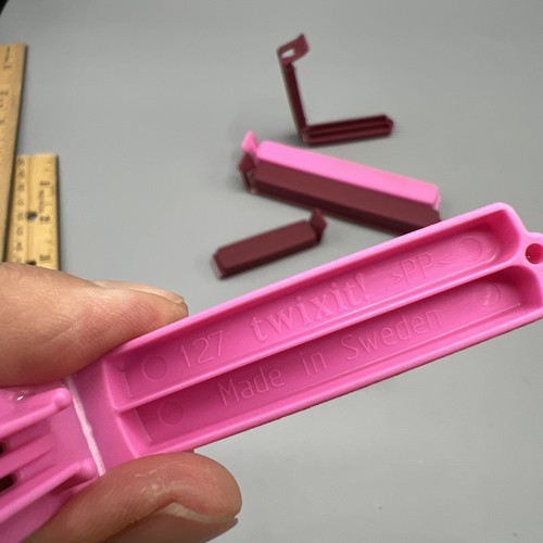 Pampered Chef Twixit Clips Set Of 7 Help With Cancer & Cranberry Small And Large - Picture 4 of 6