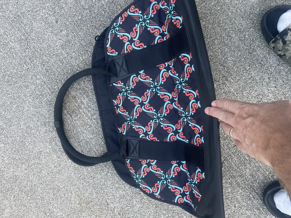 Nike Women’s Marathon 2010 Duffle Bag Carry Bag With Strap Rare - Image 3 of 4