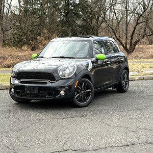 2014 Mini Countryman CROSSOVER 6 SPEED MANUAL LOW 26K MILES NON-SMOKER!!!
