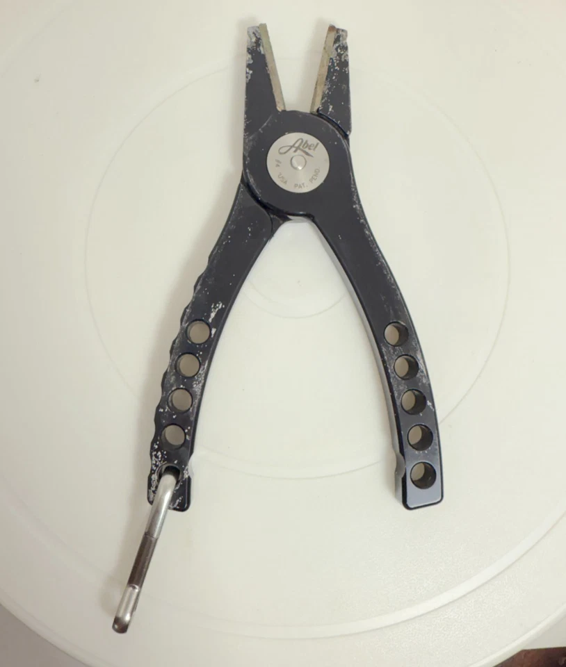 Alicates de pesca Abel #4 y funda de cuero marrón Foto 3 de 4