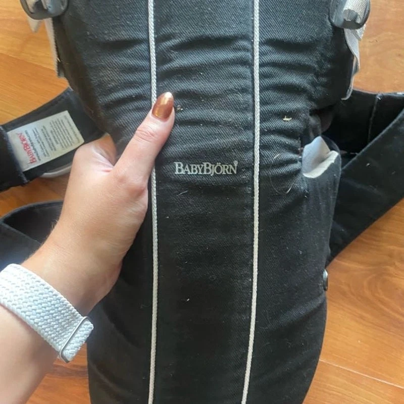 Portabebés BabyBjörn mini en algodón negro Foto 3 de 4