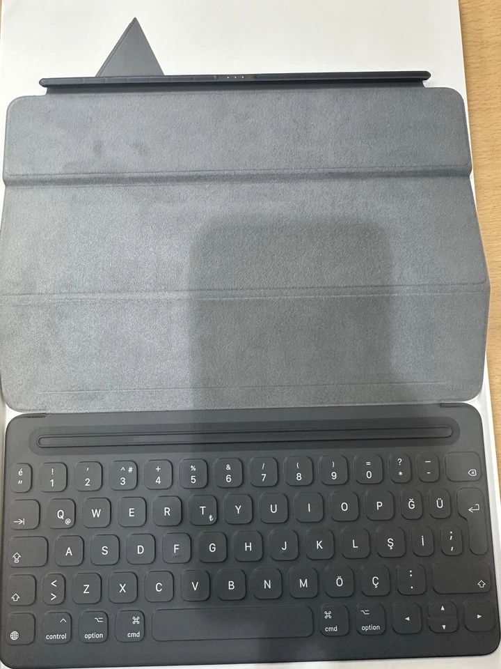 Genuine Apple iPad 9th/8th/7/Pro 10.5/Air 3rd Gen Generation Smart Keyboard Case - Image 4 of 4