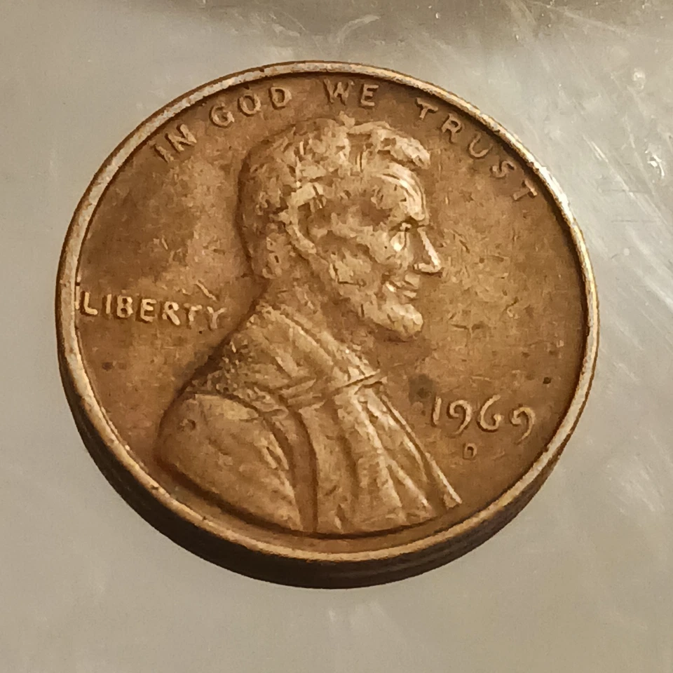 RARE 1969 Lincoln Memorial Penny D Mint Mark With Floating Roof, no FG, wide A M - Image 3 of 4