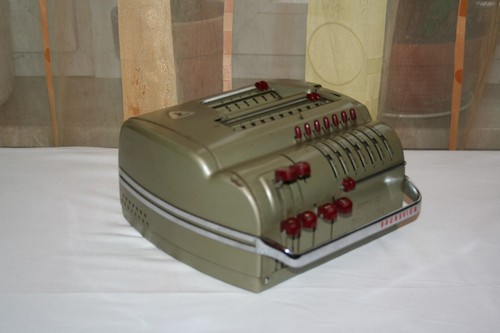 Brunsviga " 11 E " / Vintage Desk Top Calculator / Techniquement non testé / à partir de 1965 - Photo 3/8