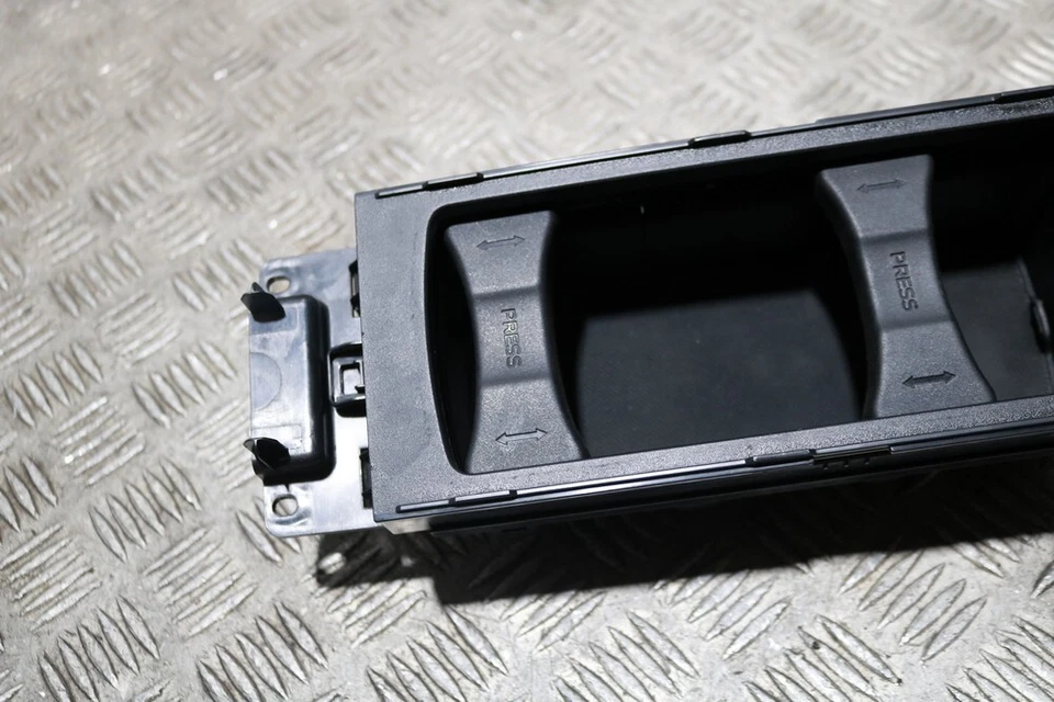 FORD FOCUS MK3 CONSOLE CENTRAL PORTA-COPO ACABAMENTO F1EB-R13560-BDW 2015-2018 CU16 - Imagem 3 de 4