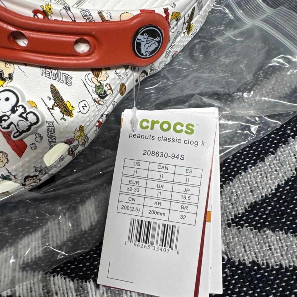 Zueco clásico Crocs Peanuts J1 Foto 4 de 4