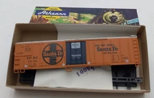 Athearn 1637 HO Orange Santa Fe 50' Reefer Outside Braced Plug Door # 1002 Kit
