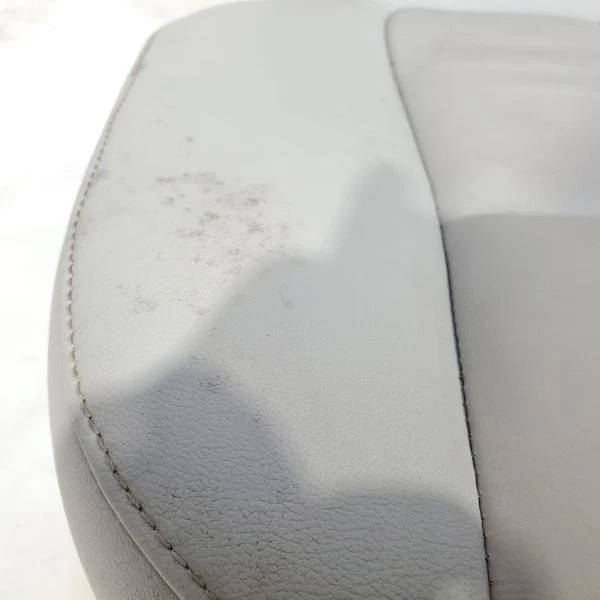 Assento traseiro couro cinza claro fabricante de equipamento original 2022 Eclipse Mitsubishi Cross - Imagem 2 de 4