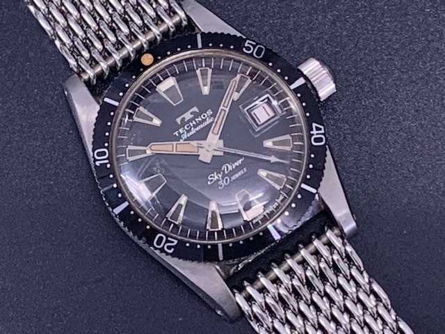 TECHNOS Sky Diver30J Technos Sky Diver 30 Jewels Red Calendar Automatic