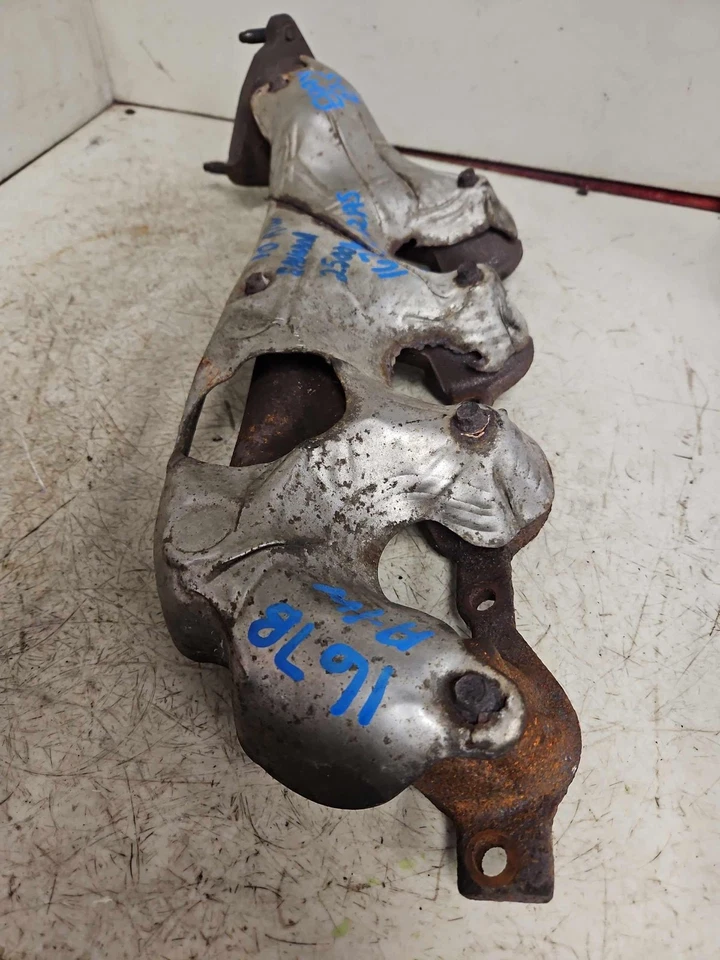 04-13 GM 1500 04-08 2500 3500 CAMIONES Colector de escape derecho pasajero Rh OEM Foto 2 de 4