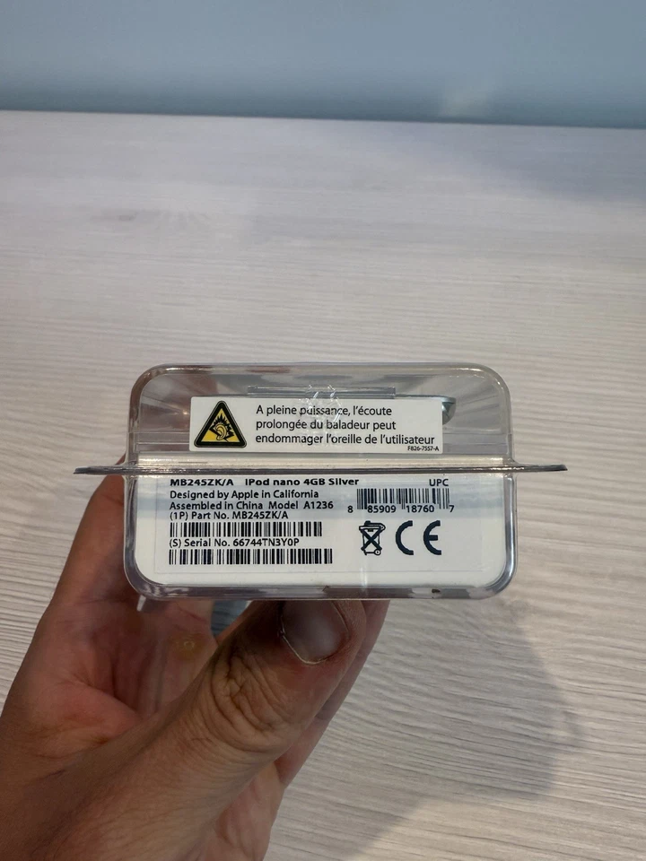 ipod nano 3a generacion 4gb a1236 NEW sealed ( collectable) - Imagen 3 de 4