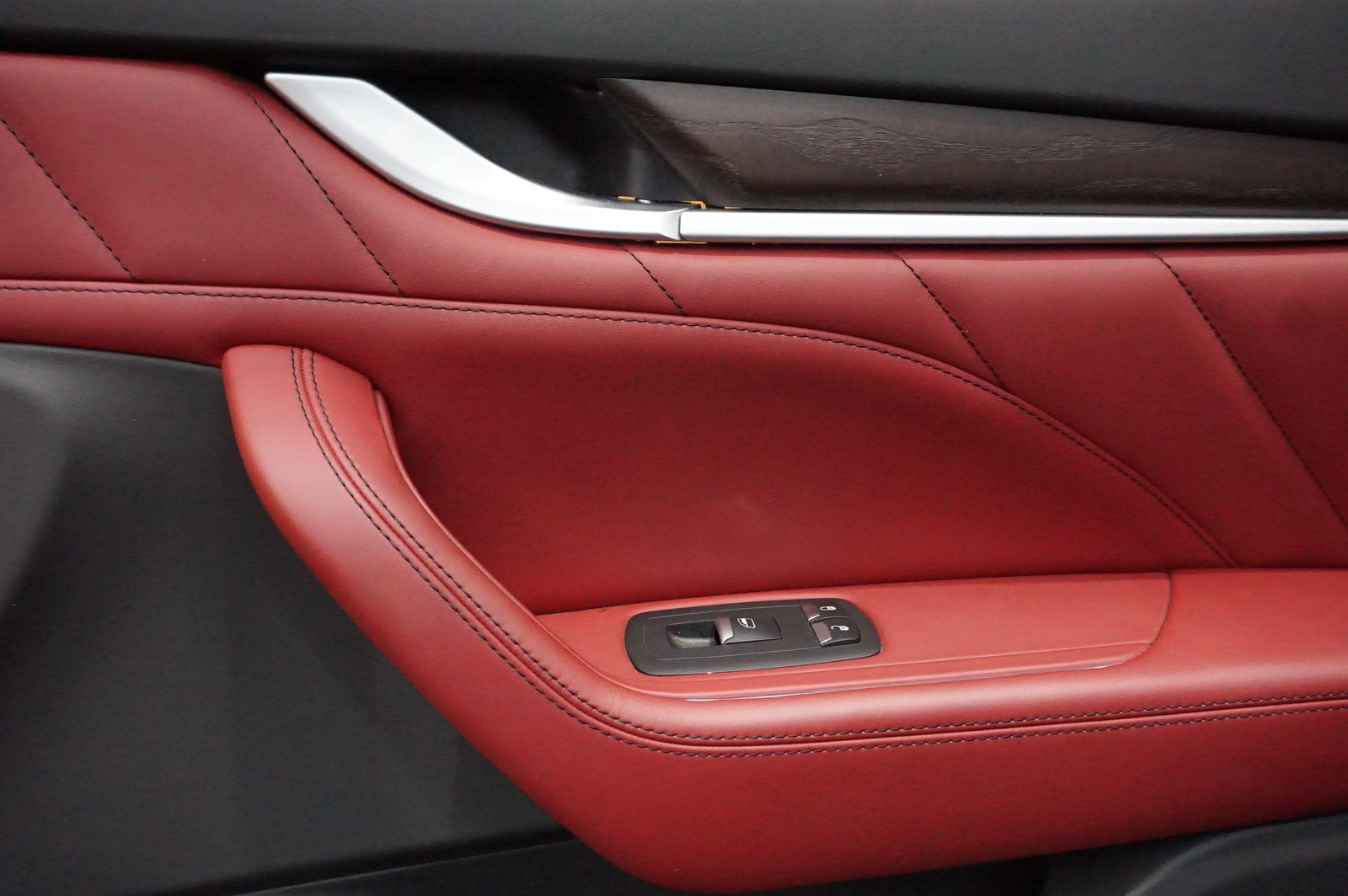 Front Driver Passenger Interior Door Panel Black/Red Maserati Levante *Note