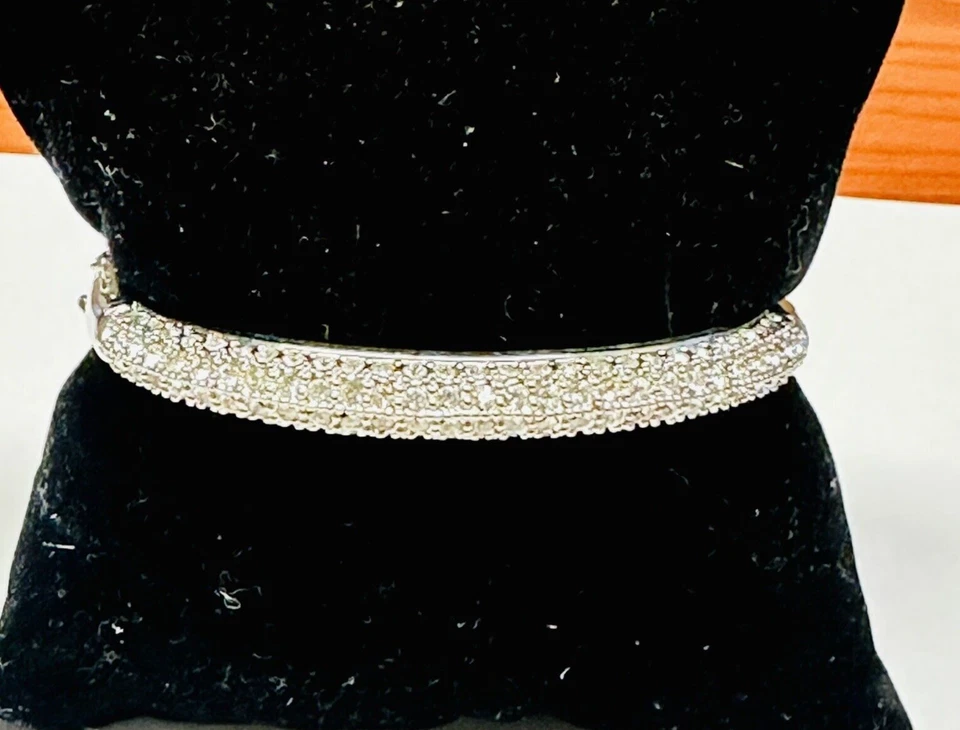 Brazalete Brazalete Lia Sophia "Glitterati" 3 Filas Cristal Corte Tono Plata Bisagras Foto 4 de 4