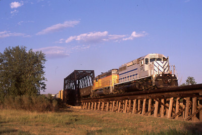 CITX 3075 & 1 ON DM&E SOUTH STANLEY TRESTLE ACTION IN 2010 ORIGINAL ...