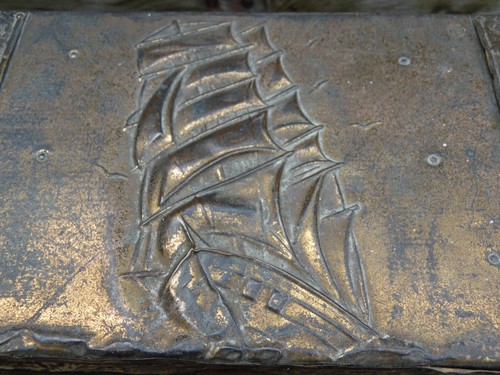 Vintage Wood Brass Faced Hammered & Embossed Finish Ship Embossed Treasure Chest - Picture 3 of 24