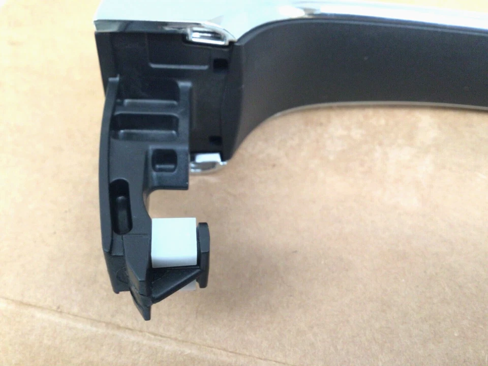 Manija de puerta cromada sin llave delantera izquierda o derecha Dodge Journey Chrysler 300 OEM Foto 4 de 4