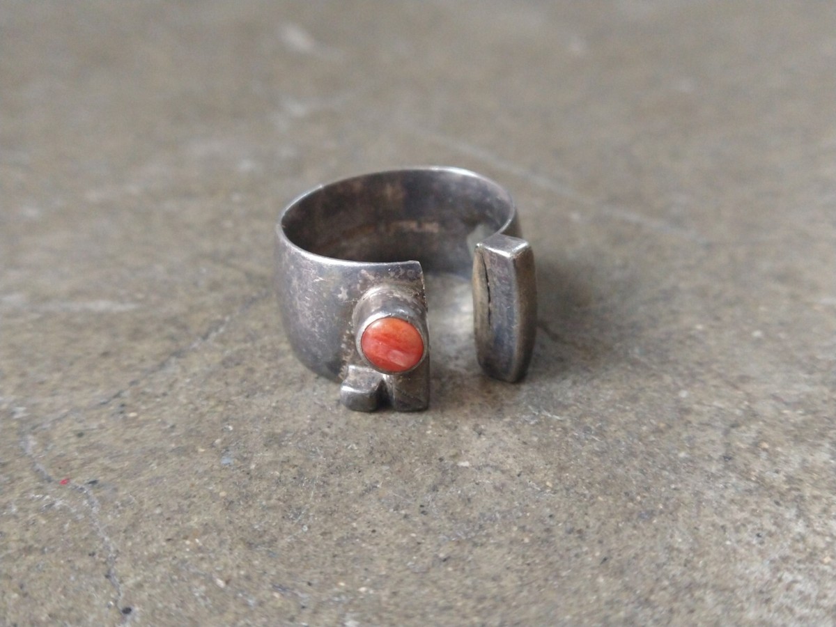 Vintage Ronnie Willie Sterling Silver Ring Coral 8.25 Navajo Vintage Ronnie Willie Sterling Silver Ring Coral 8.25 Navajo