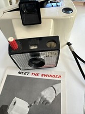 VTG 1960s Polaroid Land Camera THE SWINGER Model 20 original papers, strap