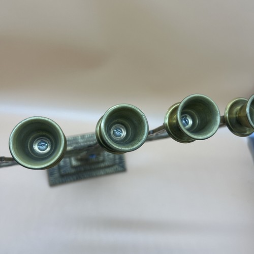 Candelabro vintage ottone Menorah 7 rami Gerusalemme HTF pezzo Chanukah - Foto 18 di 24