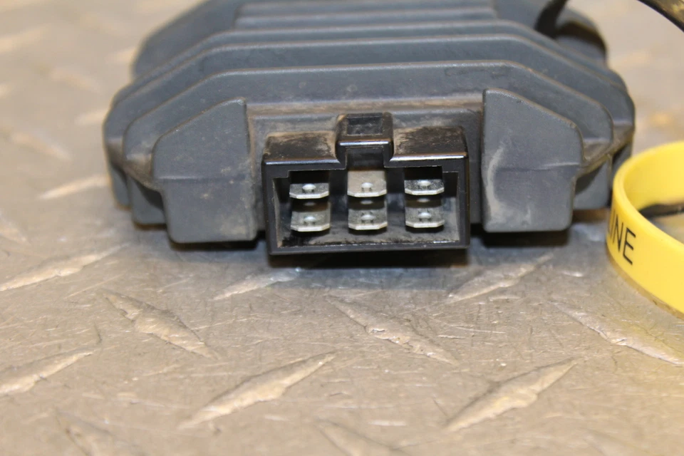 Regulador de voltaje rectificador Kawasaki KLR650 2009 Foto 2 de 4